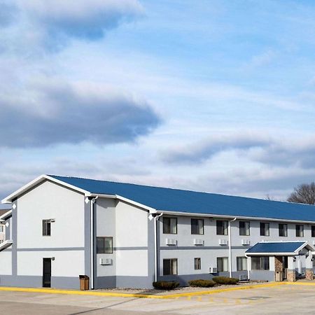 Super 8 By Wyndham Danville Exterior photo